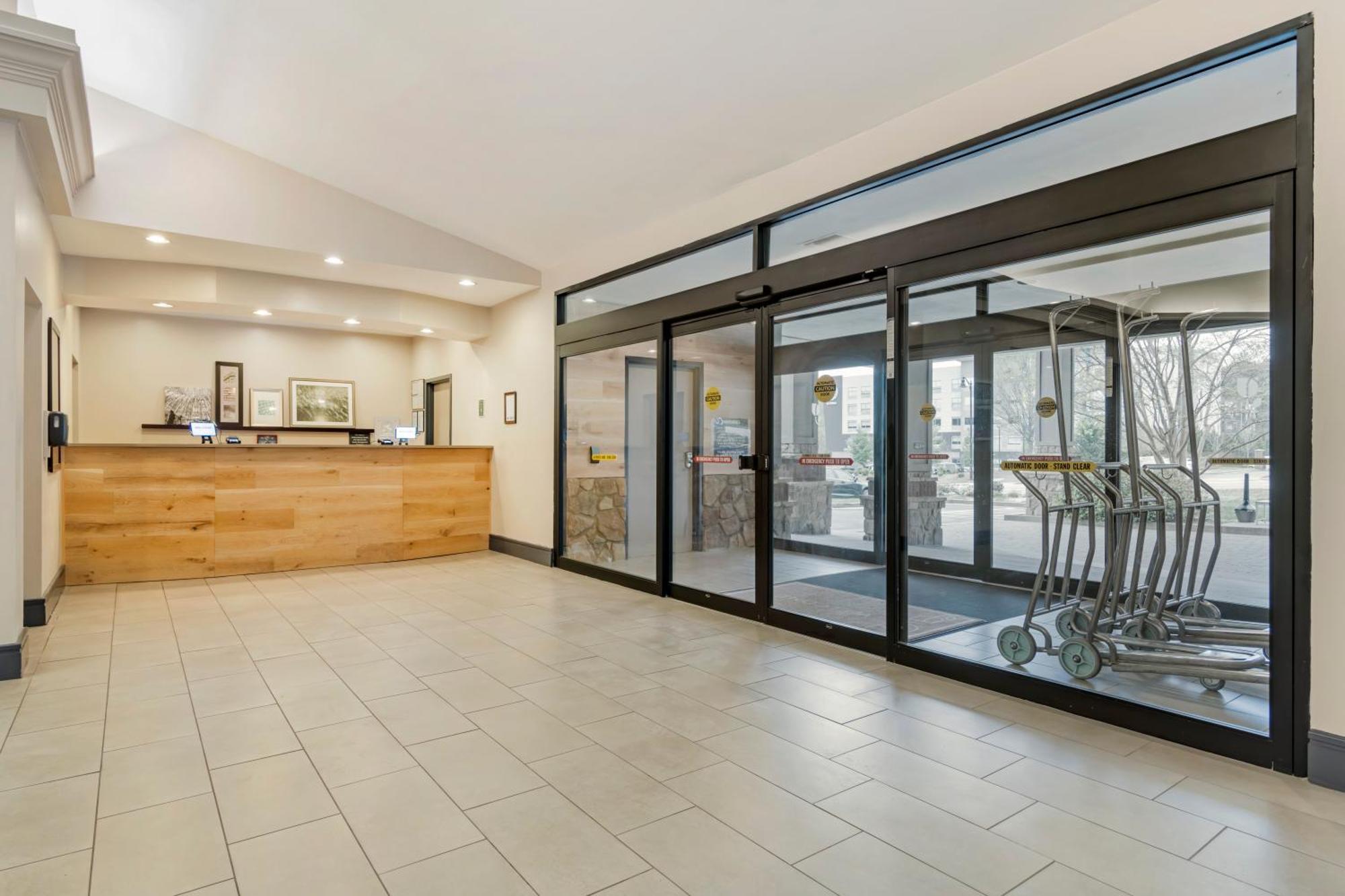 Country Inn & Suites By Radisson, Atlanta Galleria-Ballpark, Ga Smyrna Bagian luar foto