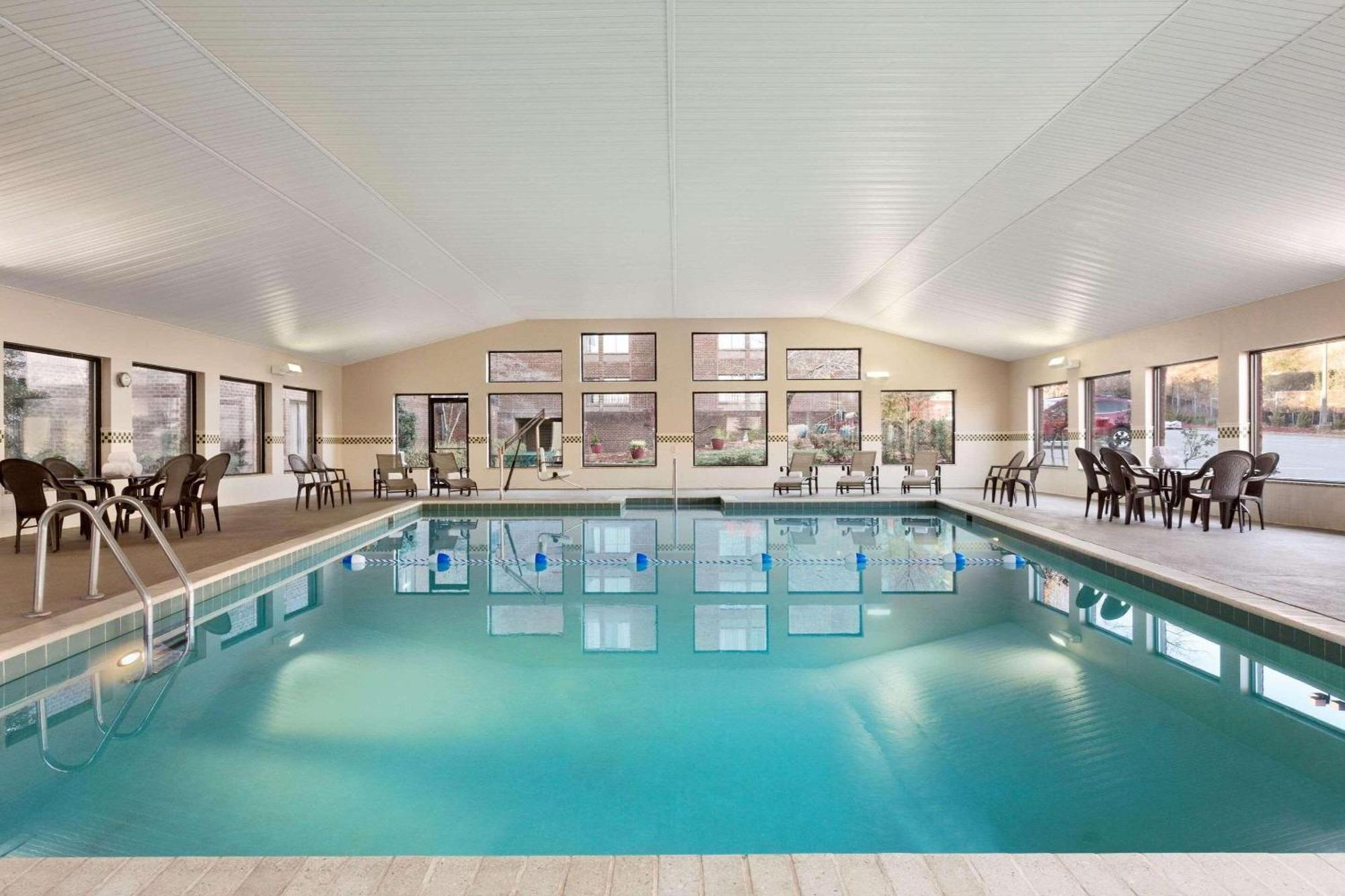 Country Inn & Suites By Radisson, Atlanta Galleria-Ballpark, Ga Smyrna Bagian luar foto